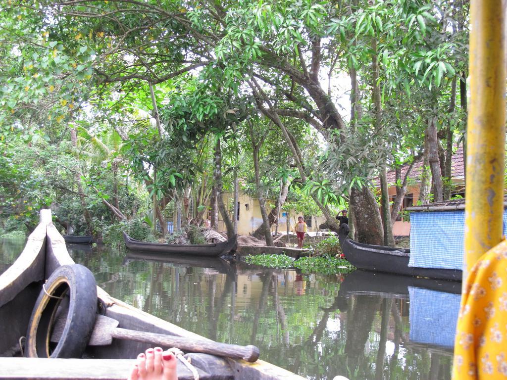 Paradise Inn Guest House Alappuzha Luaran gambar